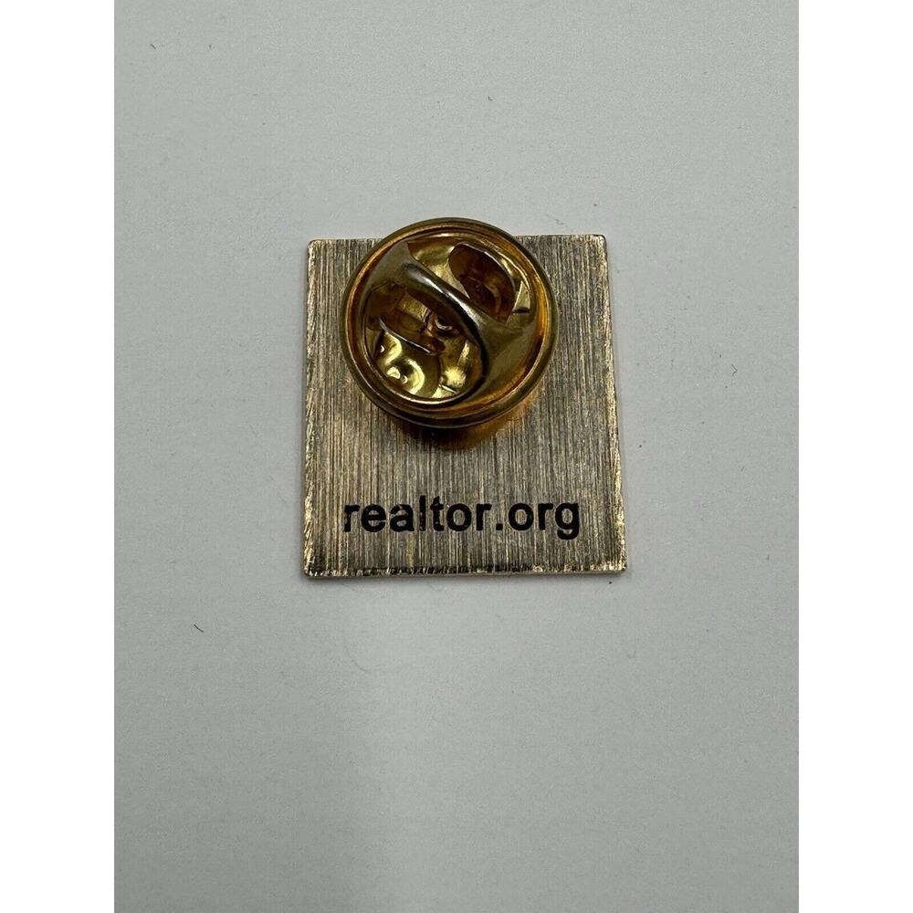 Blue R Realtor Real Estate Agent Lapel Pin - Picture 2 of 3